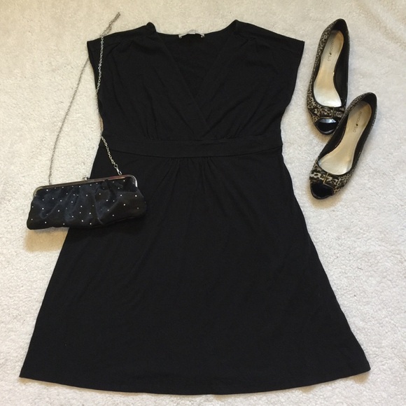 LOFT Dresses & Skirts - Ann Taylor loft vneck little black dress lbd large